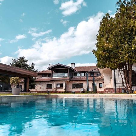 Hotel Hunters House Ezerets エクステリア 写真