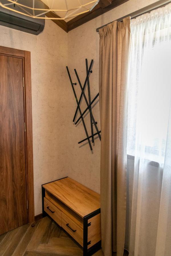 Hotel Hunters House Ezerets エクステリア 写真