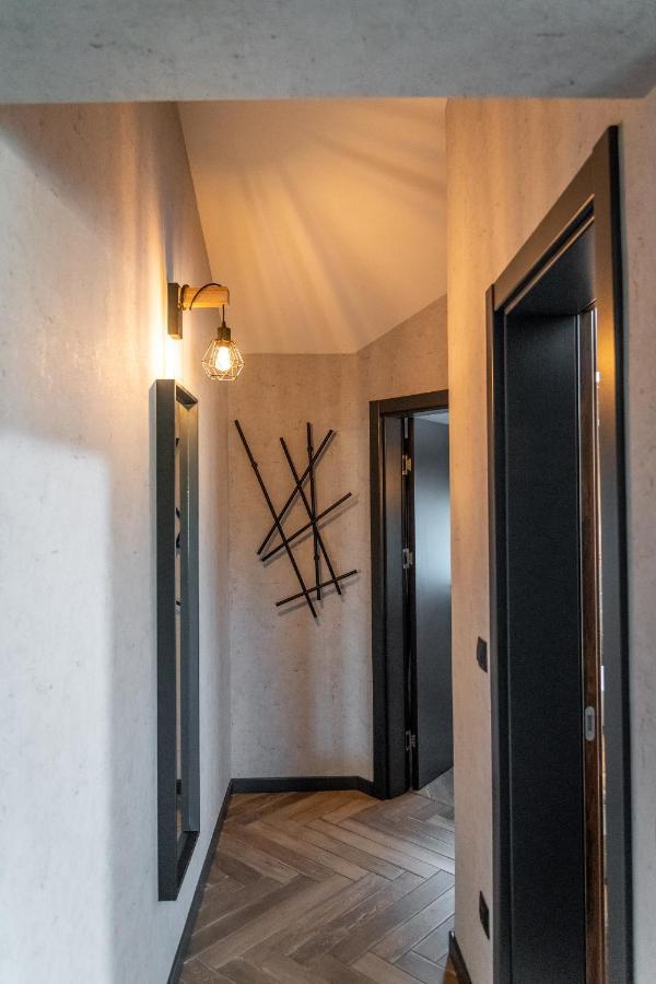 Hotel Hunters House Ezerets エクステリア 写真