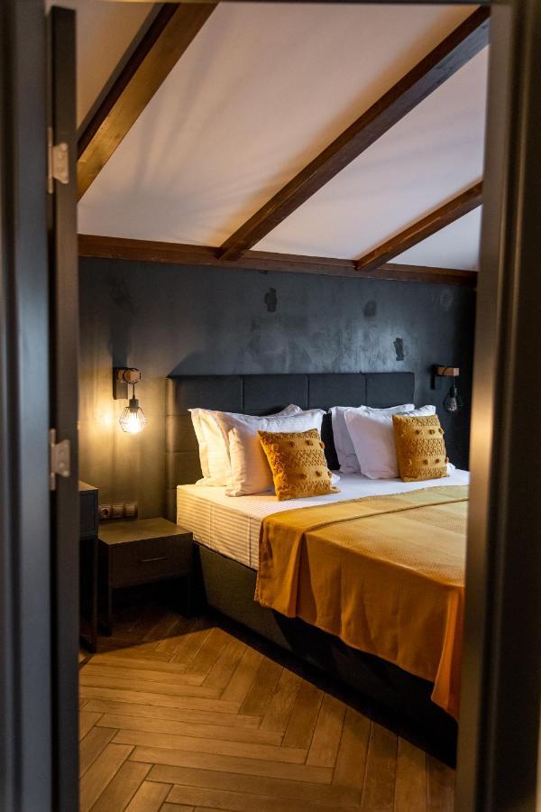 Hotel Hunters House Ezerets エクステリア 写真