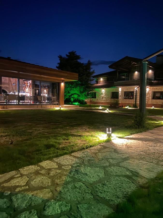Hotel Hunters House Ezerets エクステリア 写真